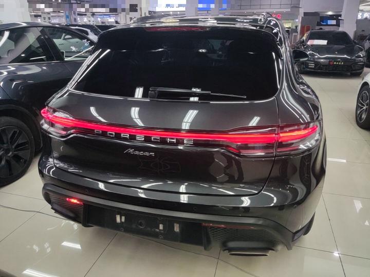 2023 Macan 2.0T photo 3