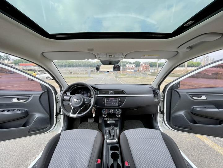 K2 2017 Sedan 1.4L AT GLS photo 8