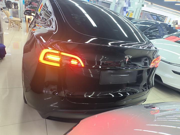 Model Y 2022 RWD photo 3