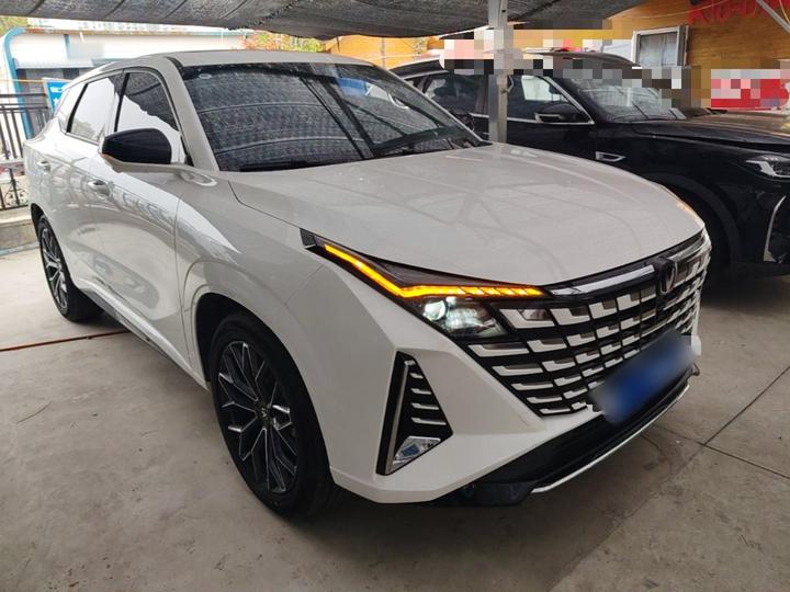 UNI-Z 2025 1.5T Luxury photo 3