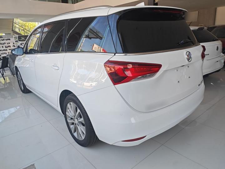 GL6 2021 323T Mild Hybrid Luxury photo 4