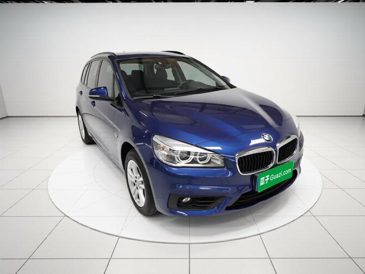 2 Series Wagon 2015 218i Leading photo 3