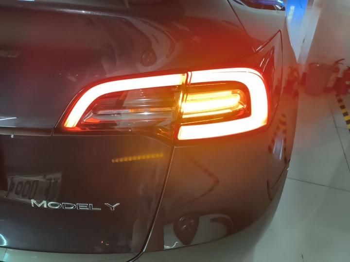 Model Y 2024 RWD photo 7