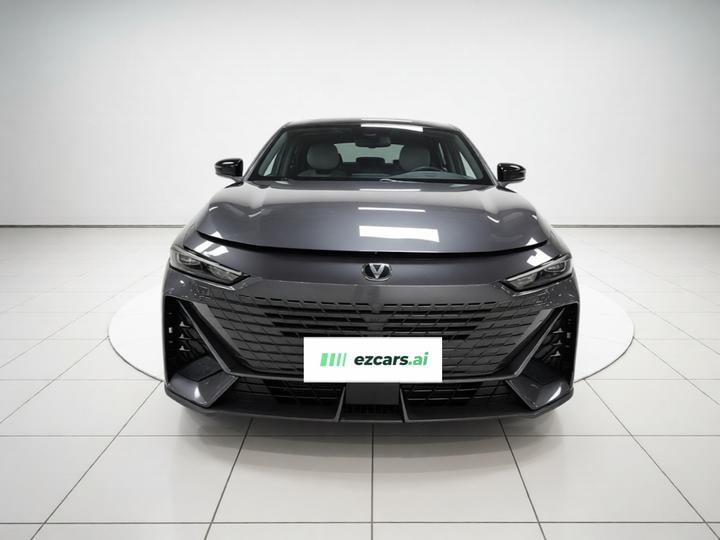 UNI-V 2022 1.5T Premium photo 2