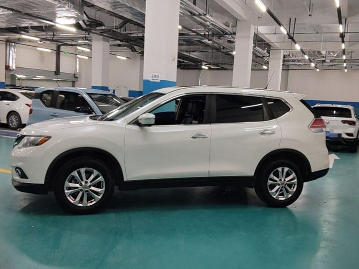 X-Trail 2014 2.0L CVT Comfort 2WD photo 4