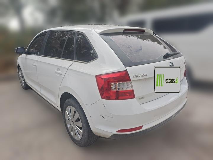 Rapid Spaceback 2018 1.6L AT Standard photo 4