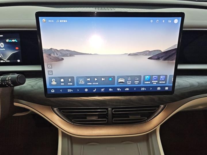 D9 2022 DM-i 1040 Premium photo 8