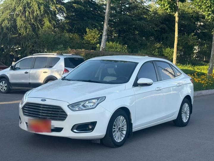 Escort 2017 1.5L MT Comfort