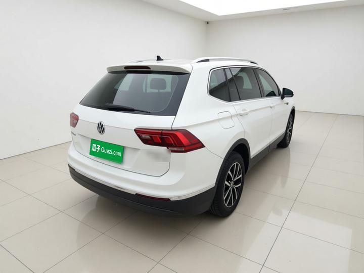 Tiguan L 2017 330TSI AT RWD Luxury photo 6