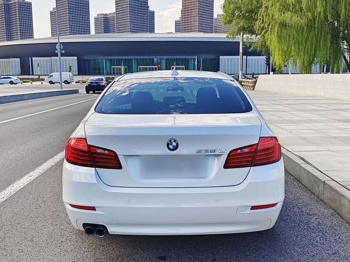 5 Series 2017 525Li Leading photo 4