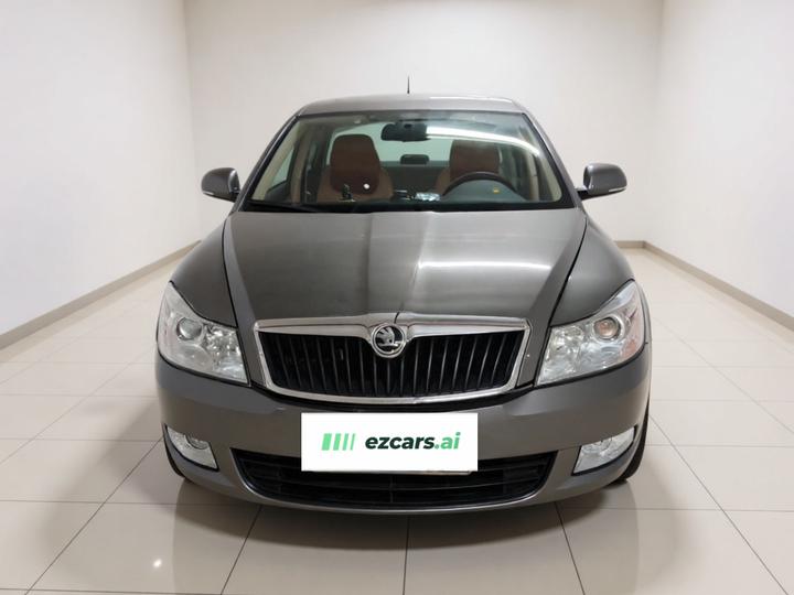 Octavia 2015 Classic 1.6L MT photo 2