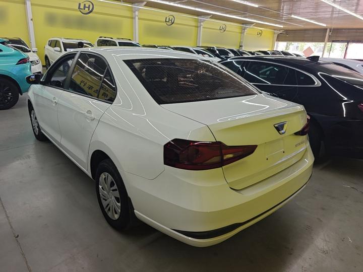 VA3 2021 1.5L AT photo 4