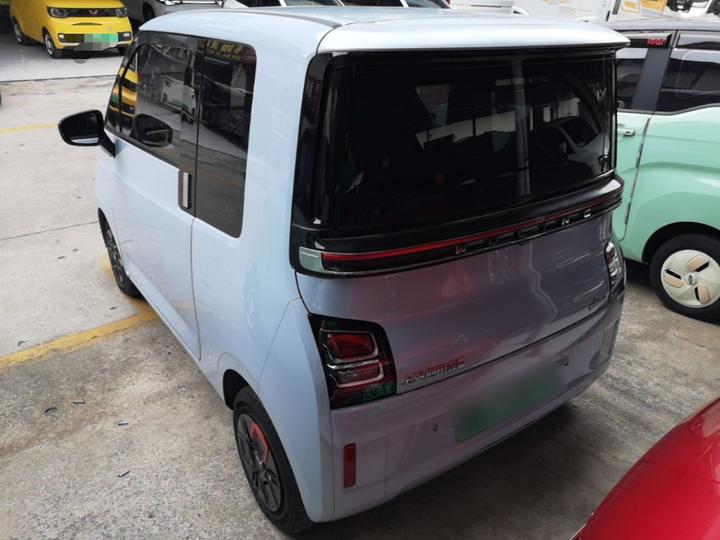 Wuling Air ev 2023 4-Seater - Standard photo 4