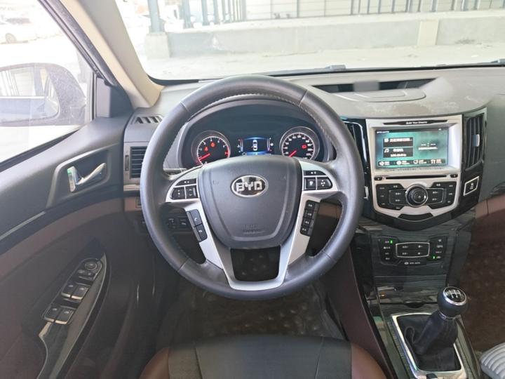2015 Facelift 1.5L MT Luxury photo 6