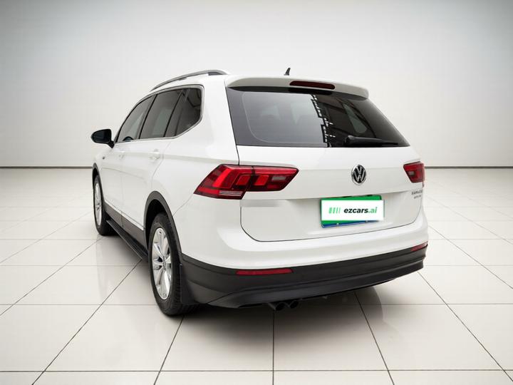 Tiguan L 2017 330TSI AT RWD photo 4
