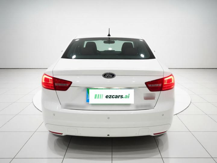 Escort 2015 1.5L AT Comfort photo 5