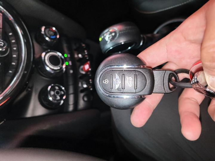 2015 1.2T ONE 5-Door photo 8