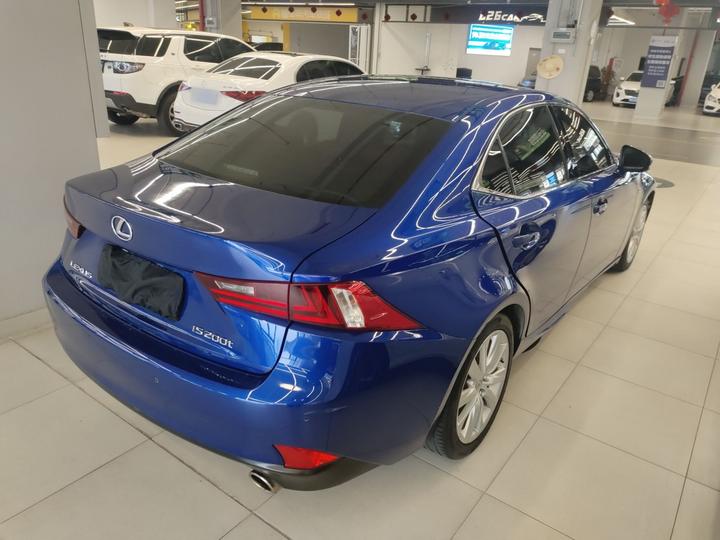 IS 2015 200t F SPORT photo 4