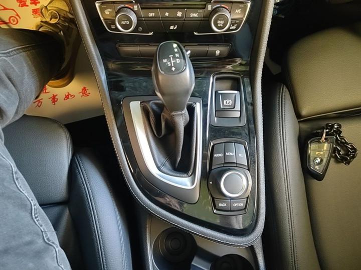 2 Series Wagon 2016 218i Sport Design Package photo 5