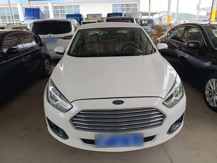 Escort 2015 1.5L AT Comfort photo 2