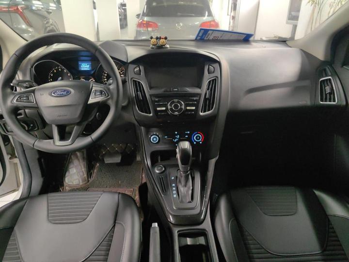 Focus 2018 Hatchback Classic 1.6L AT Fashion photo 6