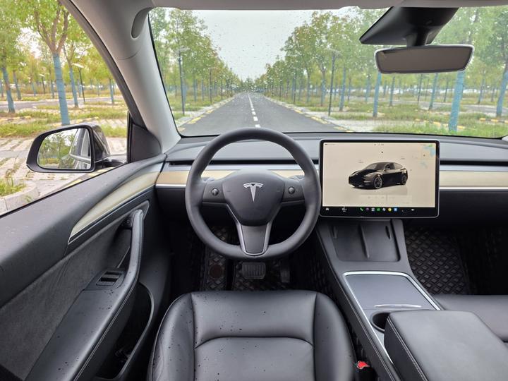 Model Y 2022 Facelift RWD photo 2