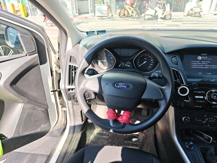 Focus 2015 Hatchback 1.6L MT Comfort photo 7