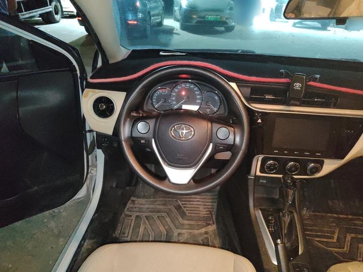 Levin 2018 185T CVT Luxury photo 7