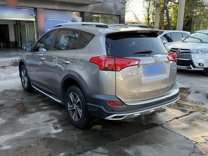 RAV4 2015 2.0L CVT RWD photo 4