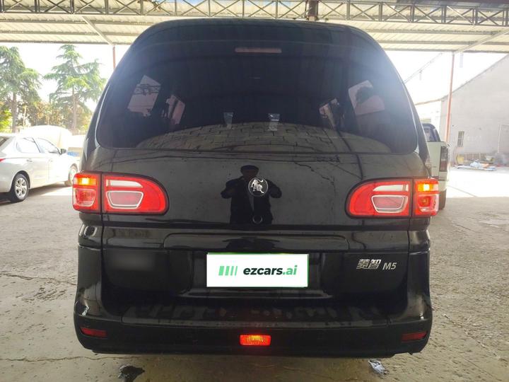 Lingzhi 2023 M5 1.6L 5-Seater photo 3