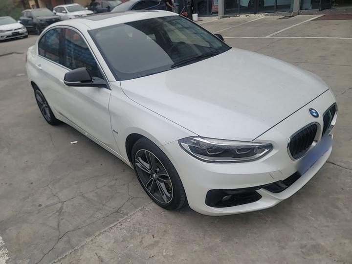 1 Series 2018 118i Sport photo 3