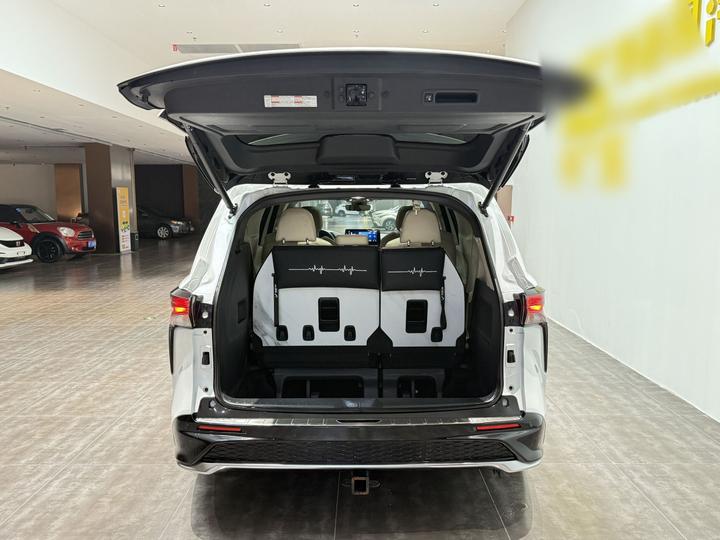 Granvia 2023 2.5L Hybrid Premium PLUS photo 8