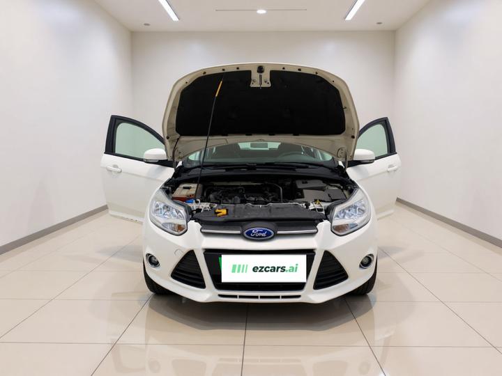 Focus 2012 Hatchback 1.6L AT photo 2