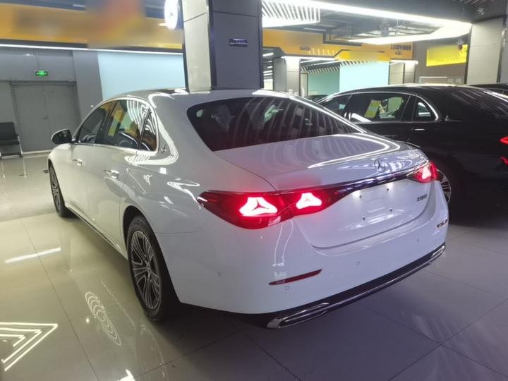 E-Class 2024 E 260 L 4MATIC photo 4