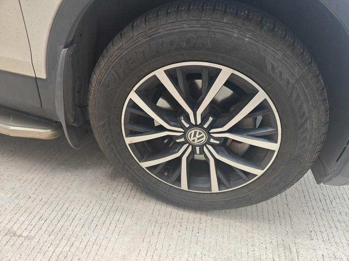Tiguan L 2018 330TSI AT RWD Comfort photo 8