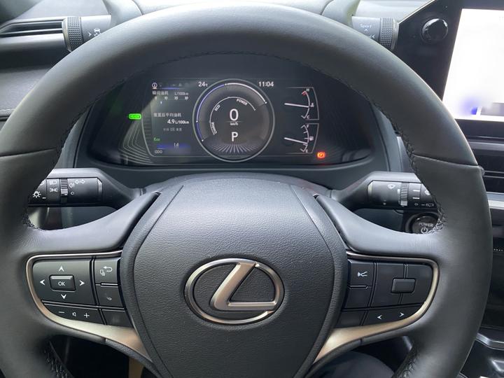 UX 2022 260h photo 3