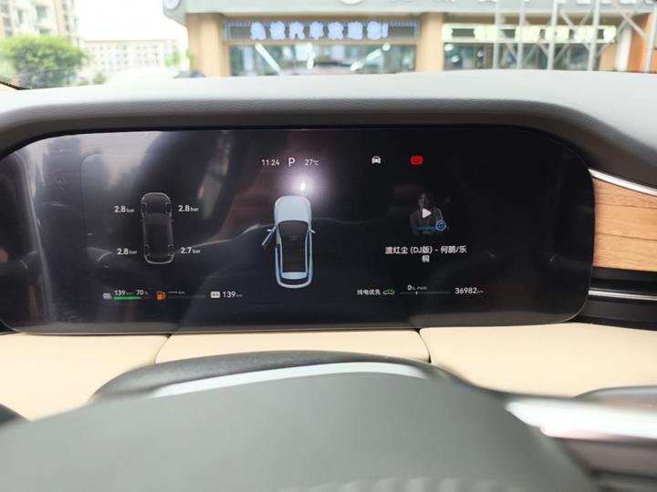 HIMA AITO M5 2023 EREV AWD ADAS photo 7