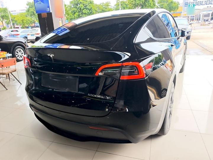 Model Y 2024 RWD photo 4