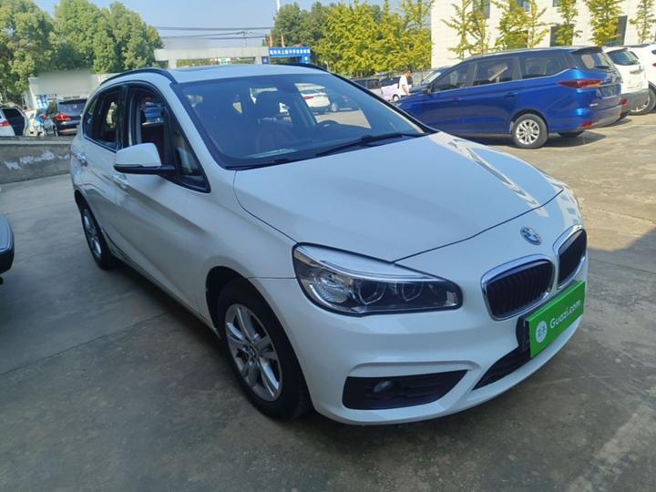 2 Series Wagon 2016 218i Leading photo 3