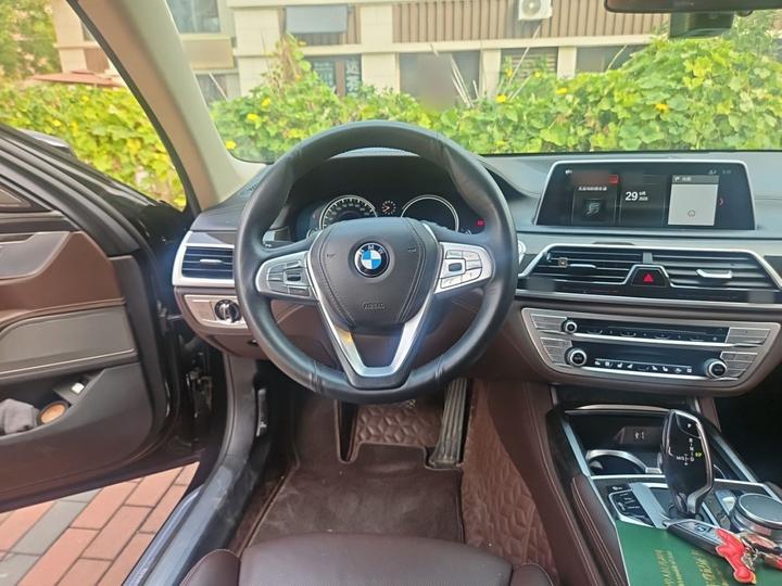 7 Series 2018 730Li Exclusive Excellence photo 3