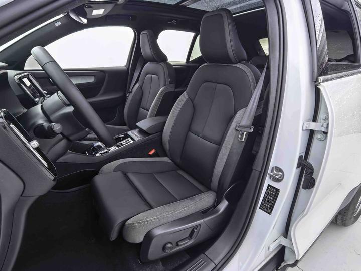 XC40 2024 B3 Luxury photo 6