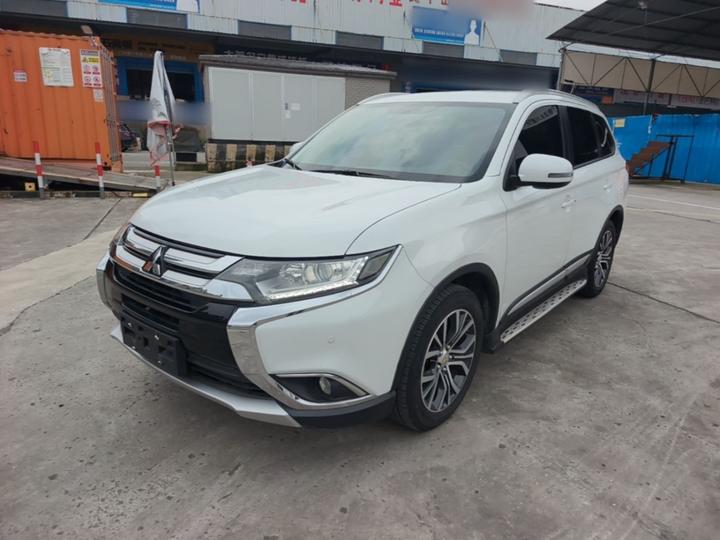 Outlander 2018 2.0L RWD Honor 5-Seater