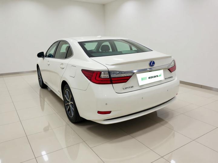 ES 2015 300h Comfort photo 4