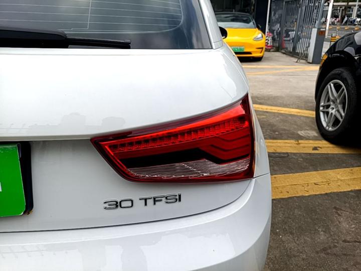 A1 2016 30 TFSI Sportback Design photo 7