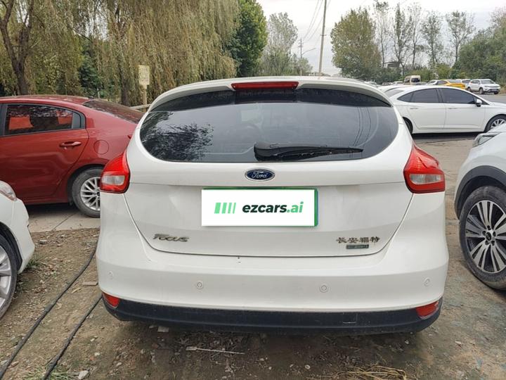 Focus 2015 Hatchback EcoBoost 125 AT photo 3