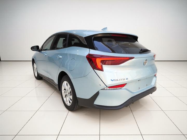 6 2022 PHEV Fashion photo 4