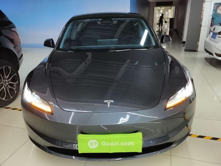 Model 3 2023 RWD photo 2