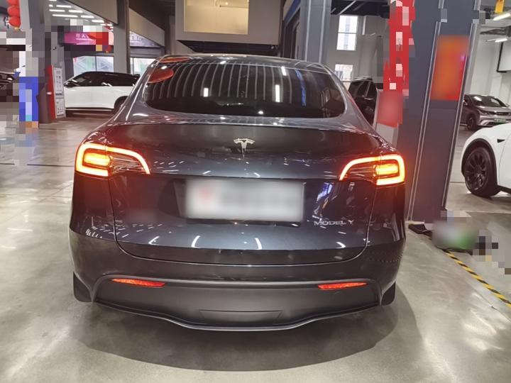 Model Y 2024 RWD photo 2