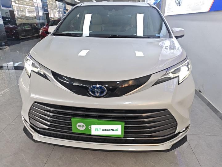 Sienna 2021 2.5L Hybrid Premium photo 2