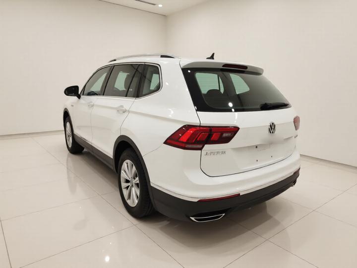 Tiguan L 2024 300TSI AT RWD photo 4